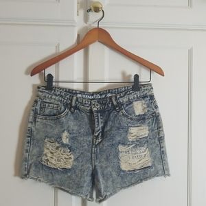 Cute acid wash Buffalo Jean shorts